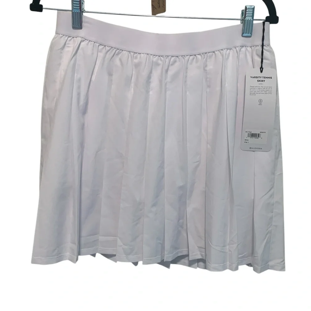 67. NWT Alo Varsity Tennis skirt Size L